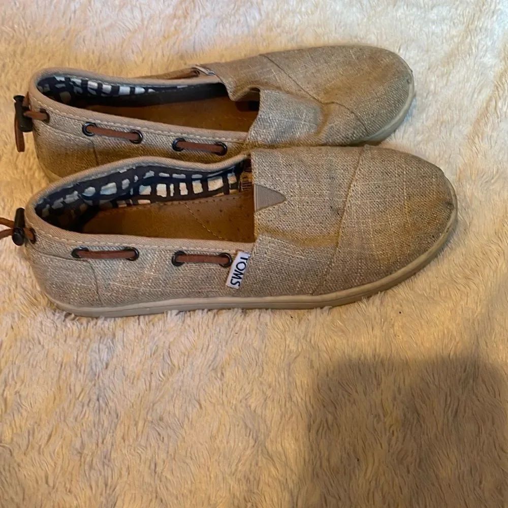 Kids toms size 2